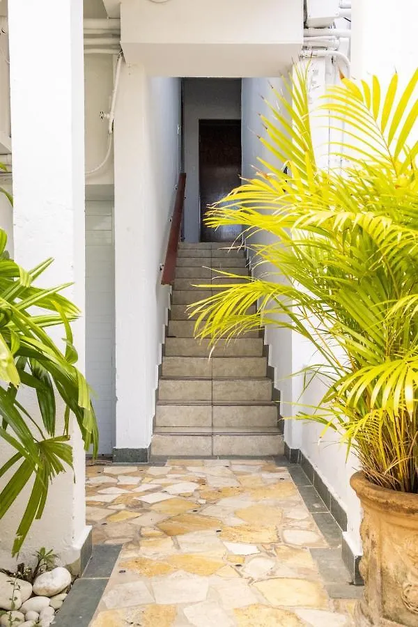 Prime Location At Condado Beach 4Br 3 Ba - Apt 1 & 4 Сан-Хуан 0*,  Пуэрто-Рико
